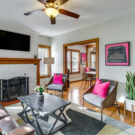 Spacious Detroit Lakes Home Walk To Downtown!